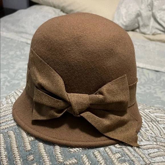 Nordstrom Classic Tan Cloche Hat with Bow - Picture 2 of 6
